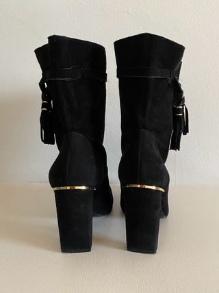 Botines Zara de tacón en símil ante 37
