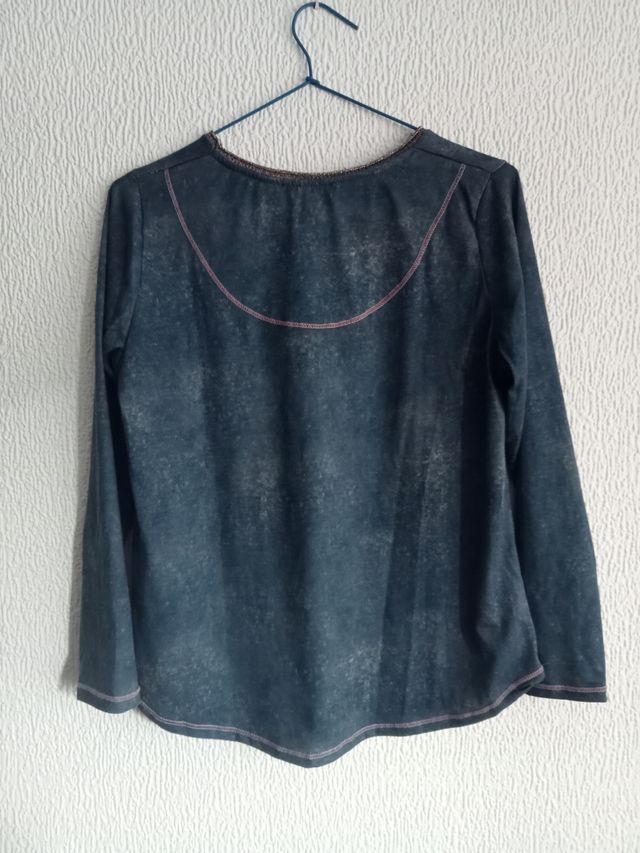 Camiseta azul october