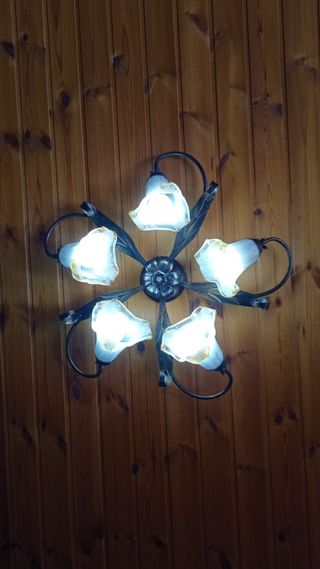 Lampadario in ferro battuto.Prezzo trattabile.