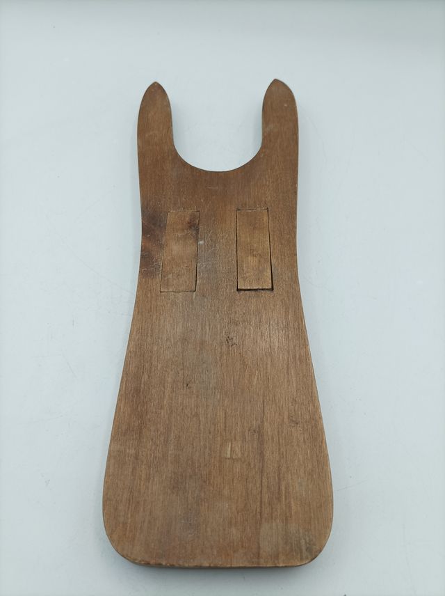 Antiguo extractor de botas, sacabotas.
