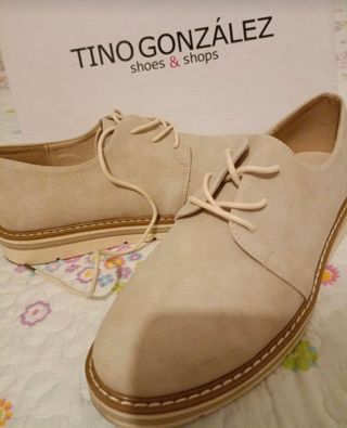 Zapatos beige Tino González