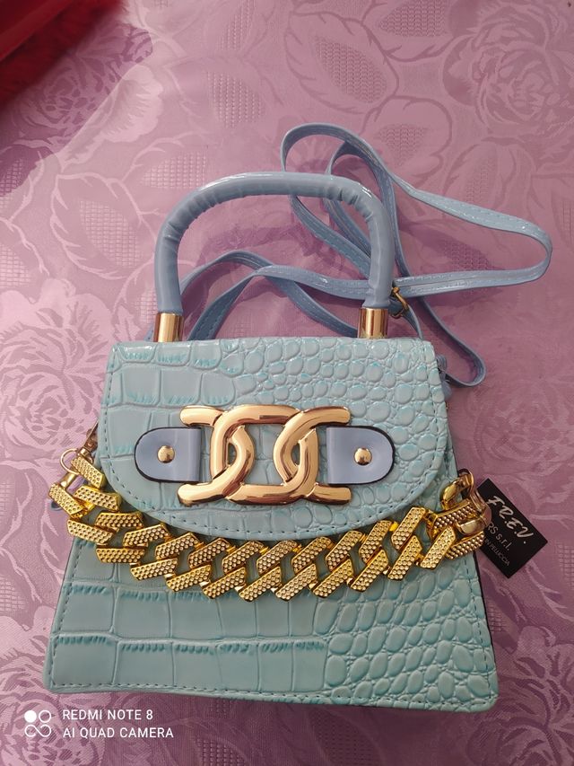 Borsa nuova con vera pelliccia colore celeste