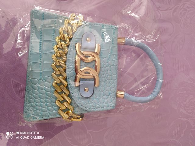 Borsa nuova con vera pelliccia colore celeste