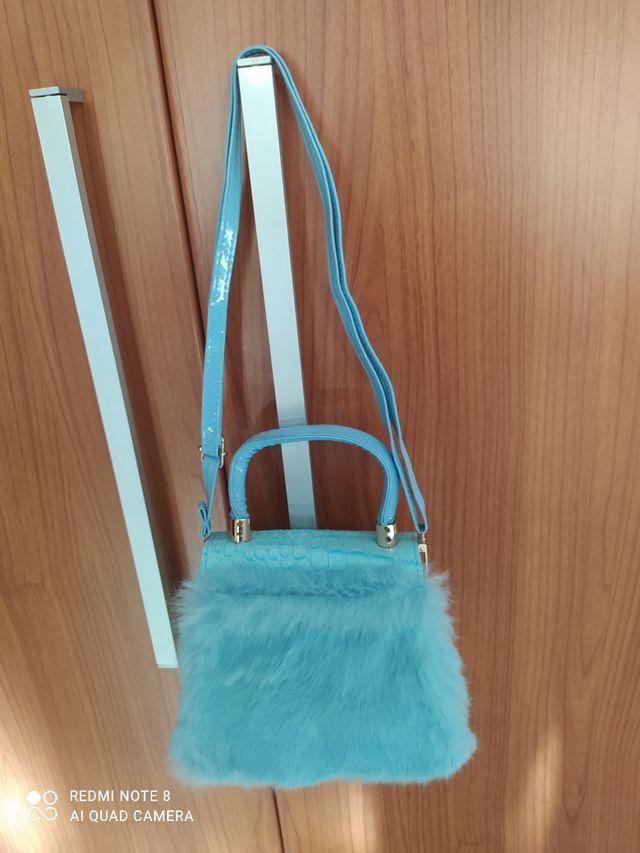 Borsa nuova con vera pelliccia colore celeste