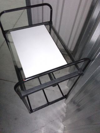 Mesa negra auxiliar plástico-metacrilato