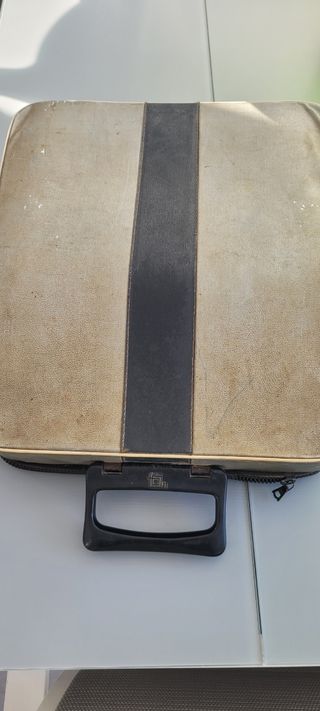 Máquina de escribir Olivetti.