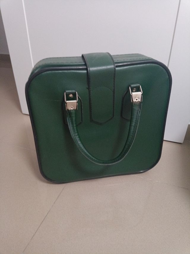 Maleta vintage piel verde