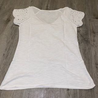 T-shirt cotone bianco con maniche in sangallo