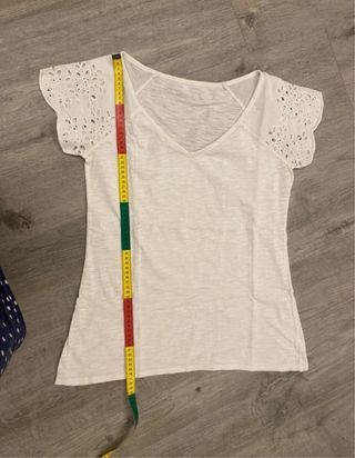 T-shirt cotone bianco con maniche in sangallo