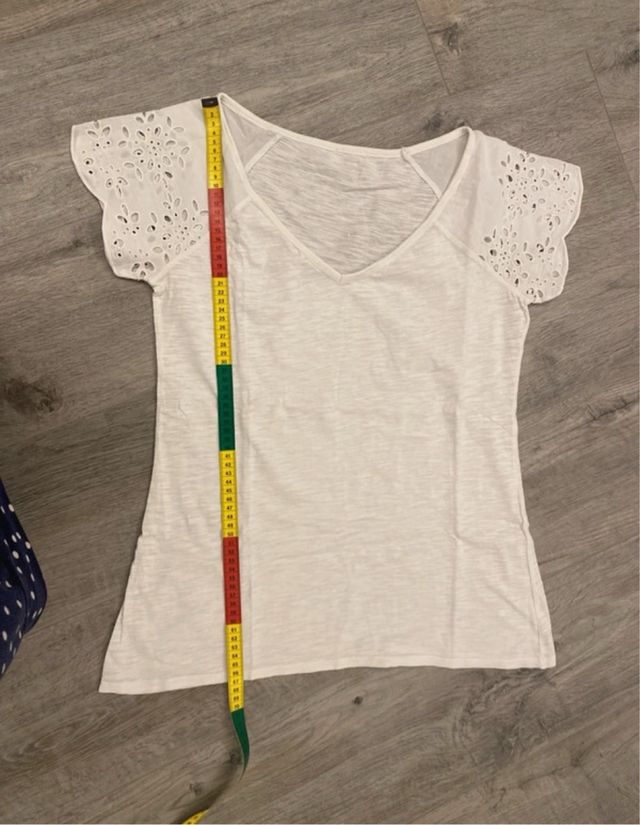 T-shirt cotone bianco con maniche in sangallo