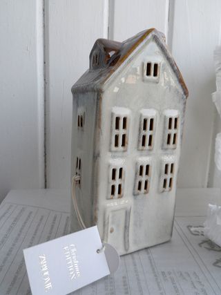 ZaraHome TRES ADORNOS PORCELANA CASAS c/LUZ NUEVOS