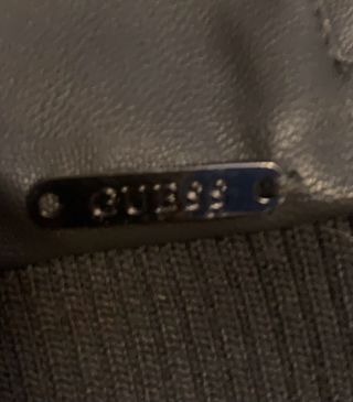 Guess cazadora 2 en 1 original .UnisexVer medidas