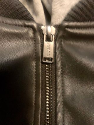 Guess cazadora 2 en 1 original .UnisexVer medidas