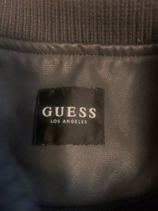 Guess cazadora 2 en 1 original .UnisexVer medidas