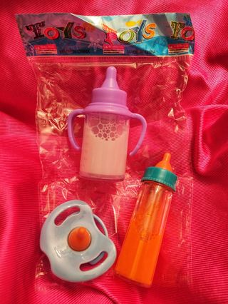 Muñeca Nenuca baño de Famosa+ biberones  