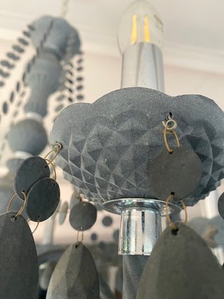 Lámpara de araña de 8 luces, acabado gris mate