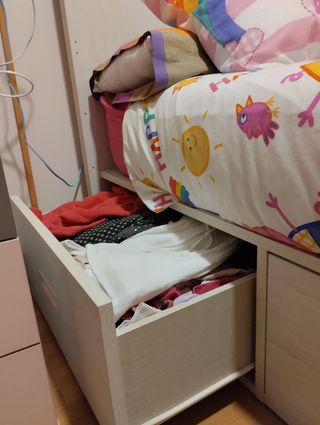 Conjunto cama y mesita infantil