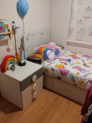 Conjunto cama y mesita infantil