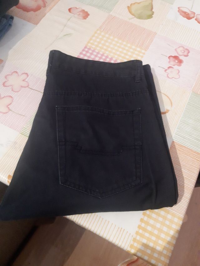 Pantalón negro chico