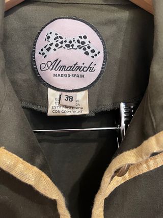 chaqueta Almatrichi detalles dorados 