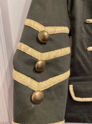 chaqueta Almatrichi detalles dorados 