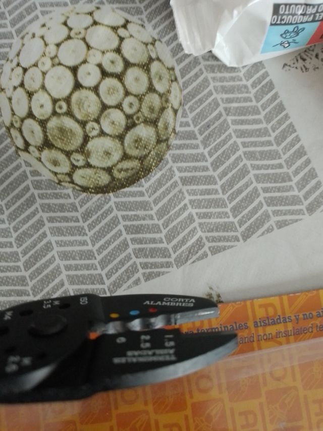 Alicate para terminales.