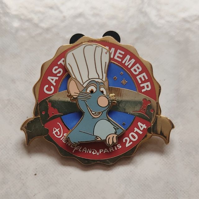 Pin Cast Member Disneyland Paris 2014