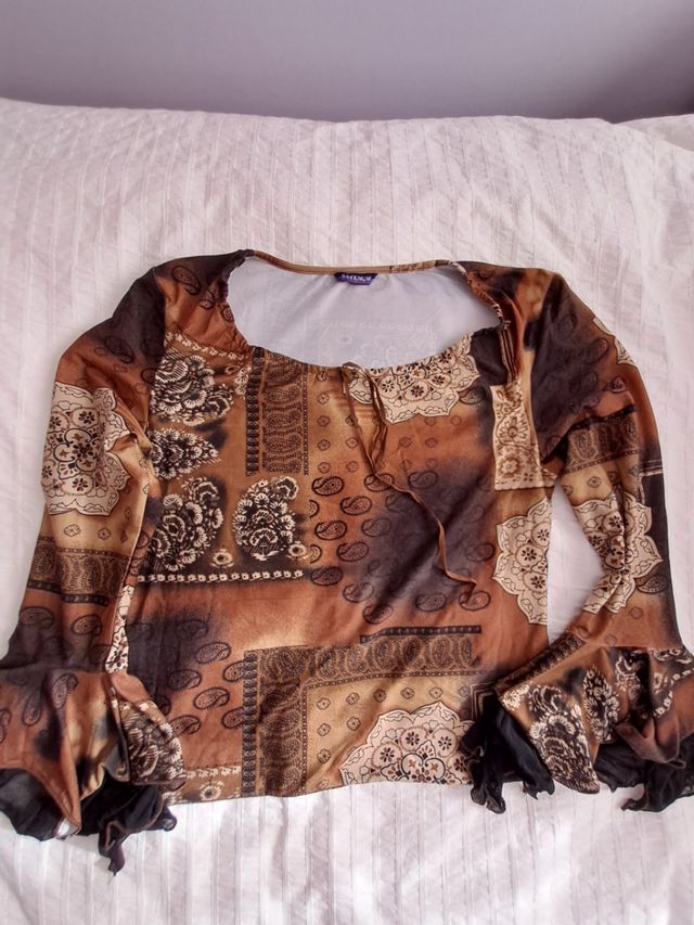 Csmiseta con mangas faralaes