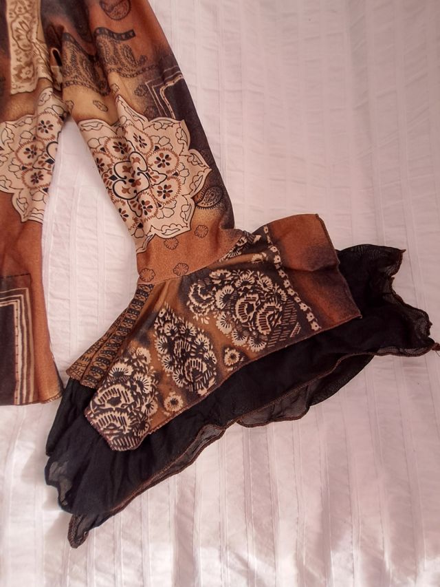 Csmiseta con mangas faralaes