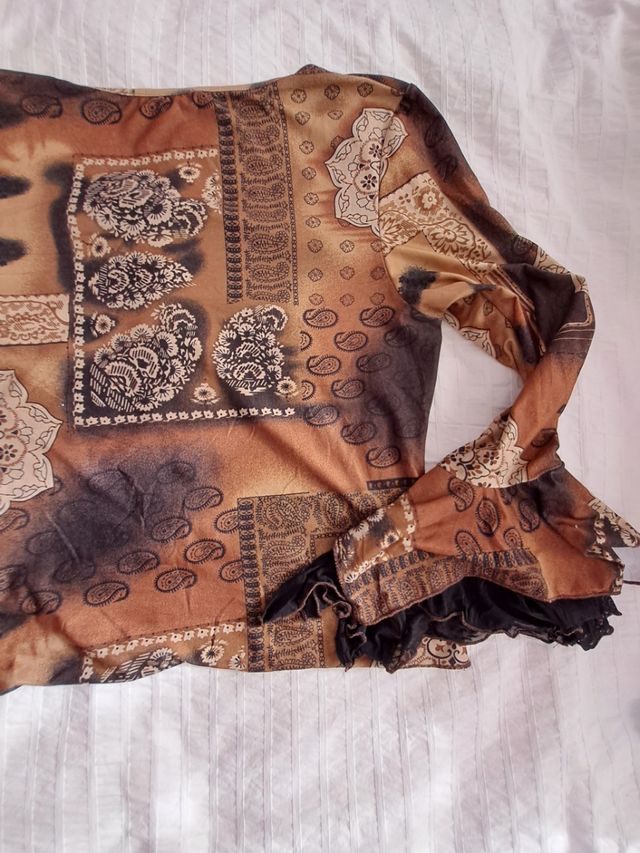 Csmiseta con mangas faralaes