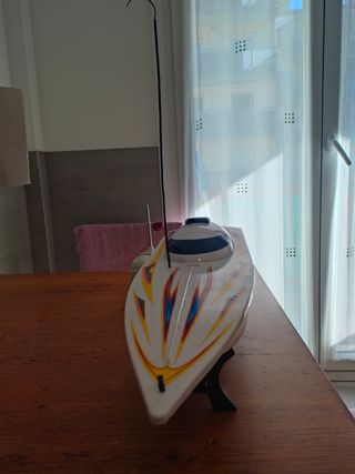 Barco teledirigido