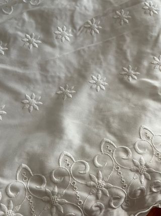 Colcha clásica bordada