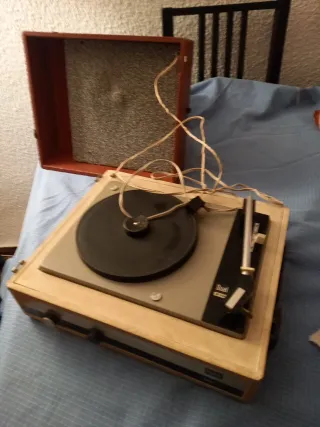 Tocadiscos portátil año 75