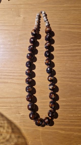 Collana in legno lavorata a mano