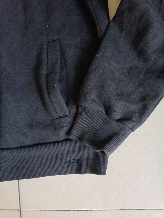 Sudadera negra básica, sin capucha