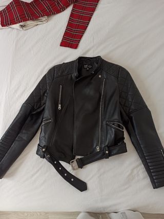 Cazadora cuero negra