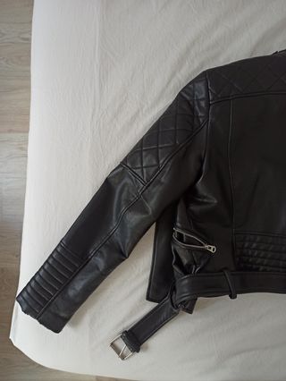 Cazadora cuero negra