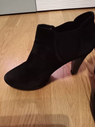 Stivaletti neri con tacco