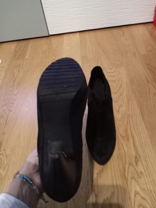 Stivaletti neri con tacco