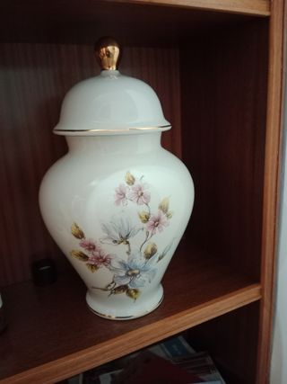 Jarrón  de porcelana 