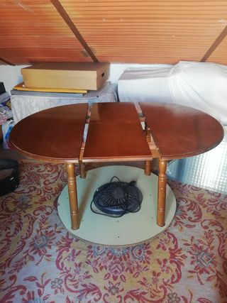 Mesa comedor / salón extensible con tarima.