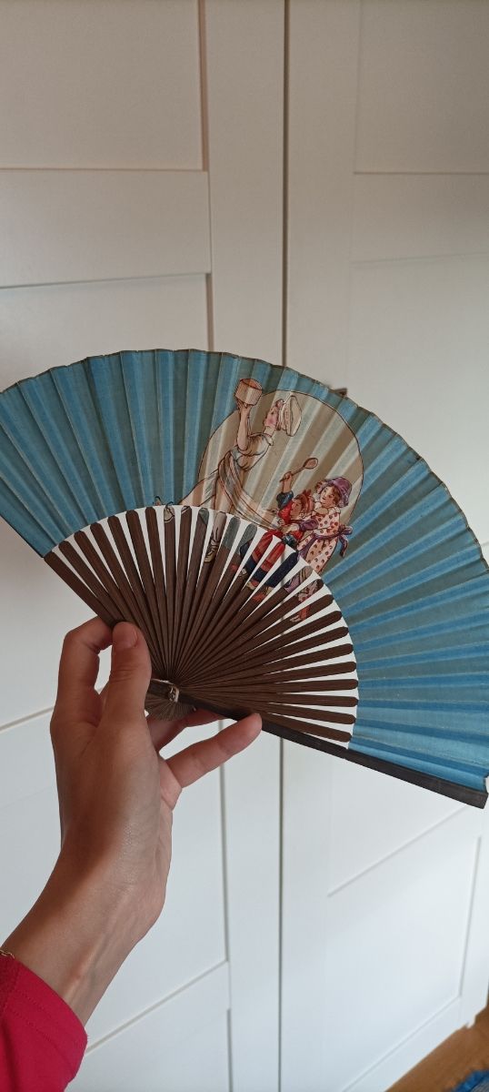 Hand painted fan