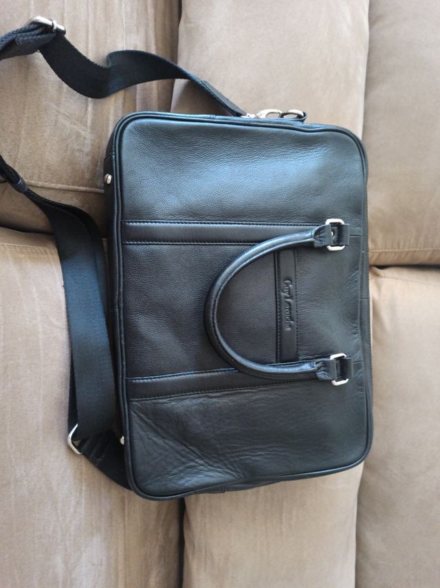 Guy Laroche. Maletín