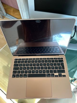 macbook air 13” M1 16gb 256gb.