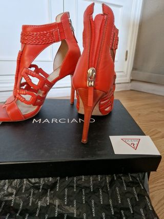 Sandalias piel firma