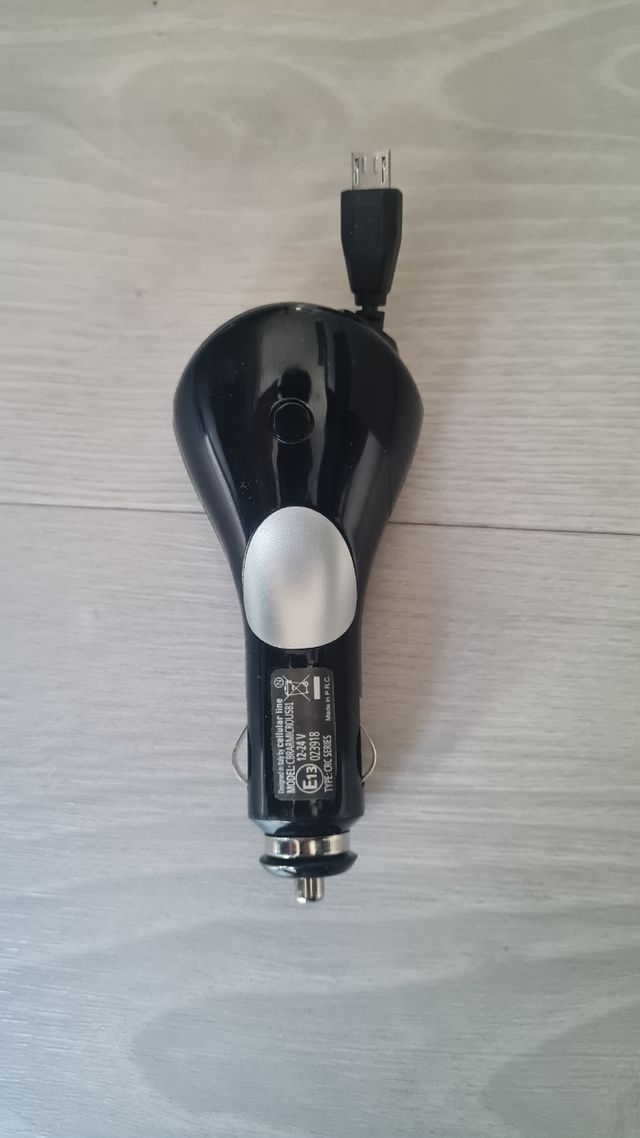 Caricabatterie auto cellularline