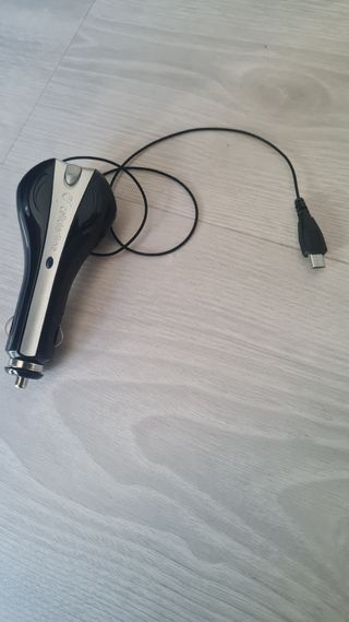 Caricabatterie auto cellularline