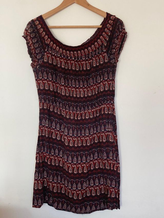 mini-vestido color vino