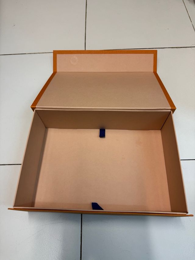 Caja nueva Luis Vitton