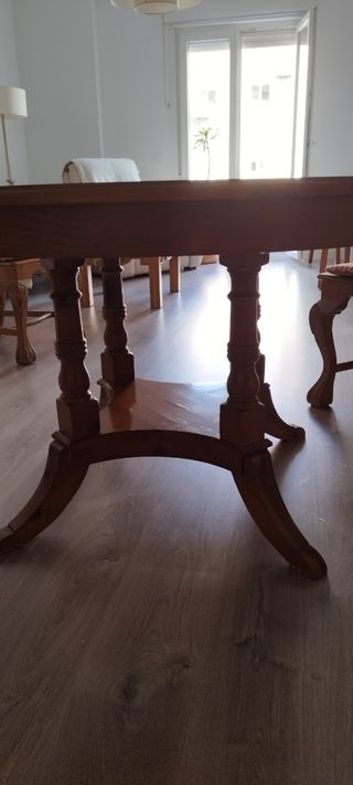 Se vende mesa de comedor, en perfectas condicione 